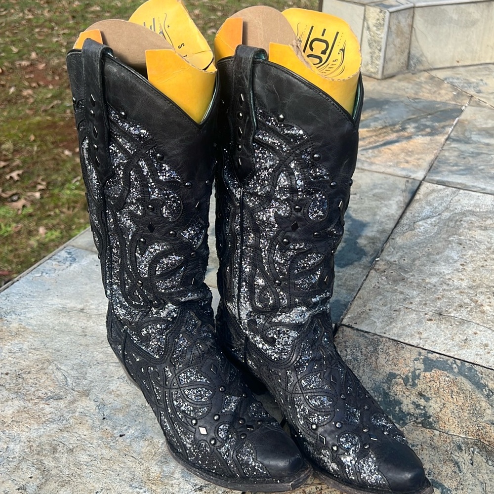C3423 - WOMEN'S BLACK GLITTERED BLACK SNIP TOE BOOT.